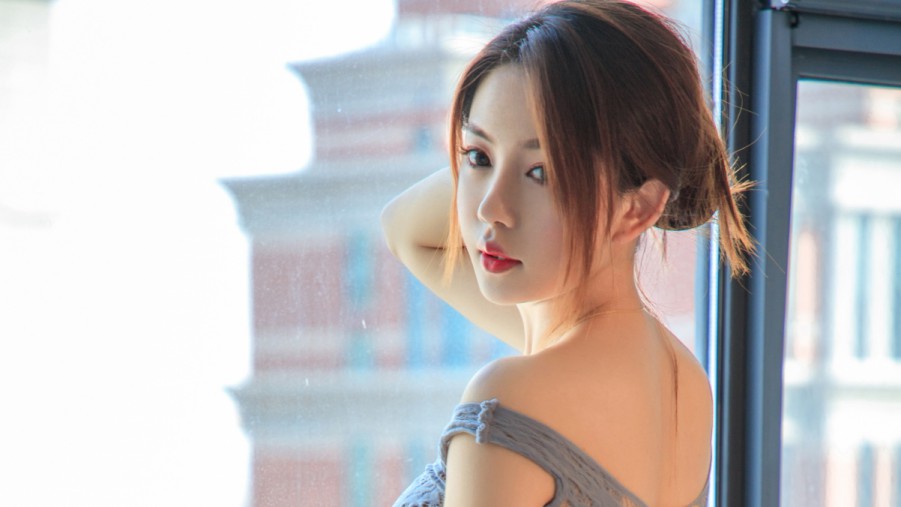 刘诗诗身穿阿玛尼顶级高定现身百花奖，从容坦荡尽显格局